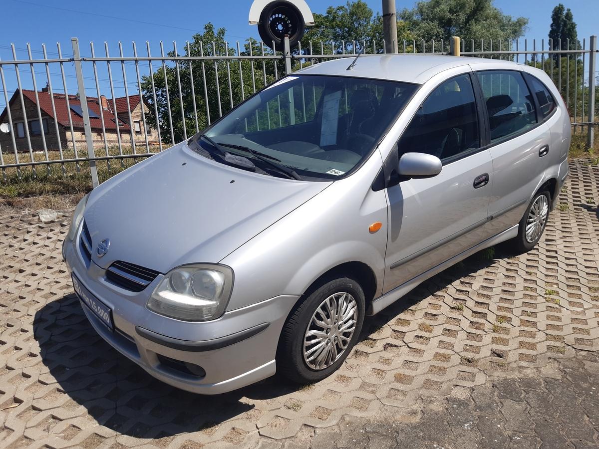 Nissan Almera Tino 